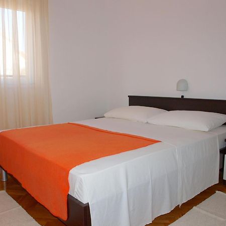 Apartments Mirja - 100M From The Beach & Parking Трогир Екстериор снимка