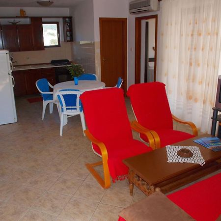 Apartments Mirja - 100M From The Beach & Parking Трогир Екстериор снимка