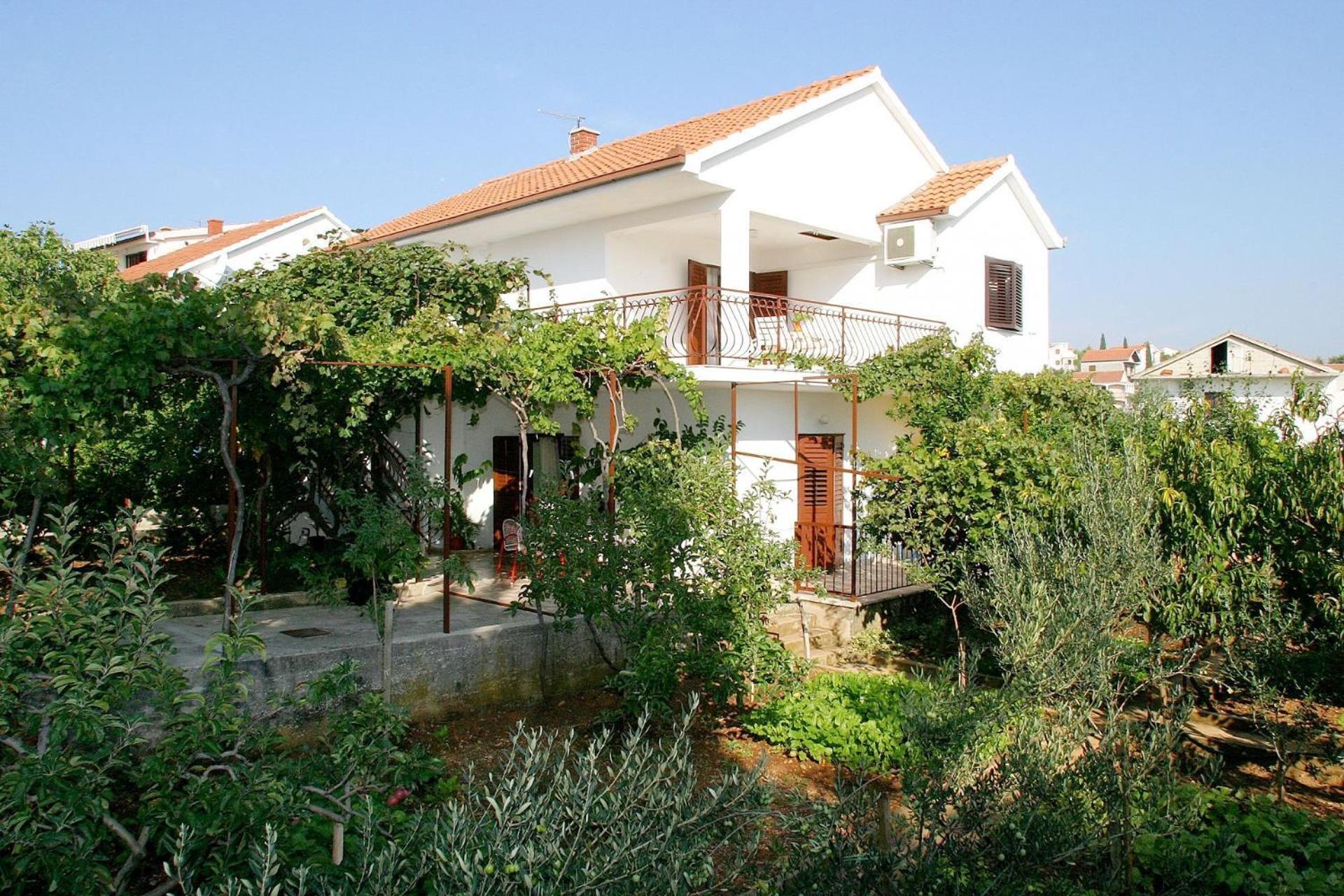 Apartments Mirja - 100M From The Beach & Parking Трогир Екстериор снимка