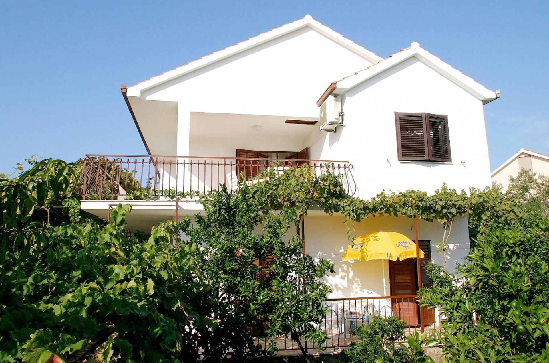 Apartments Mirja - 100M From The Beach & Parking Трогир Екстериор снимка
