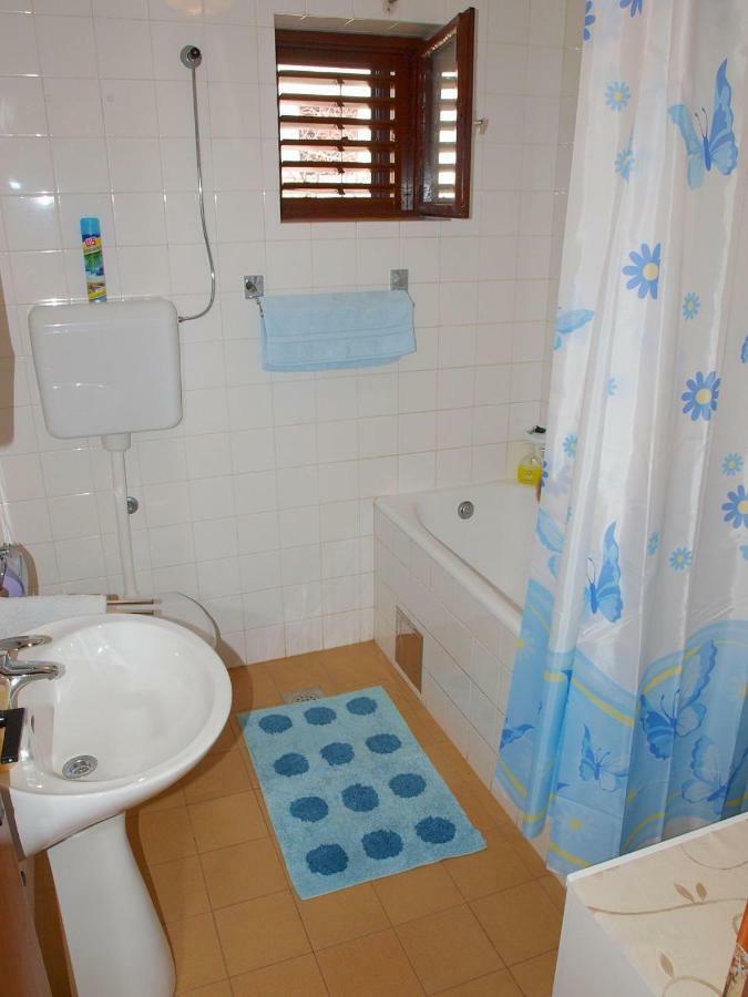 Apartments Mirja - 100M From The Beach & Parking Трогир Екстериор снимка